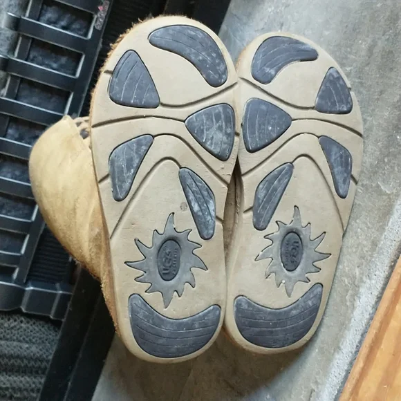 Ugg lace up boots size 5 - Picture 4 of 4